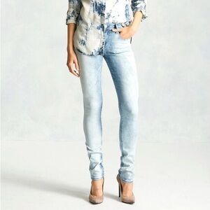 True Religion Cora Light Blue Mid Rise Straight leg Jeans In Fluffy Cloud $298